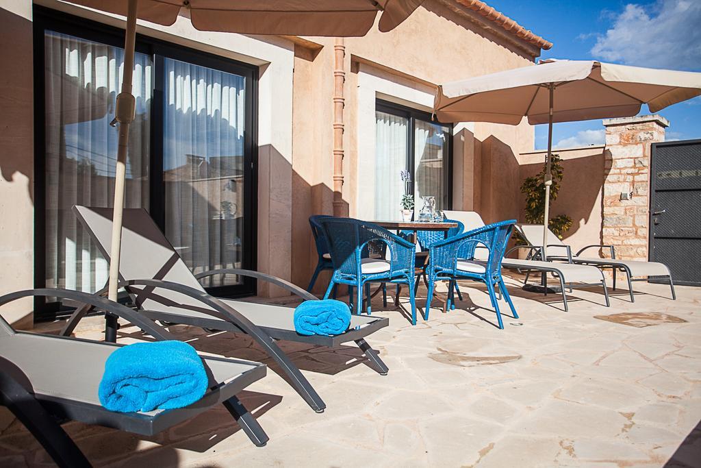 Pool House Marineta Villa Llombarts Ruang foto